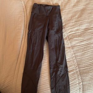 Luluemon gray leggings with polka dot mesh size 2!